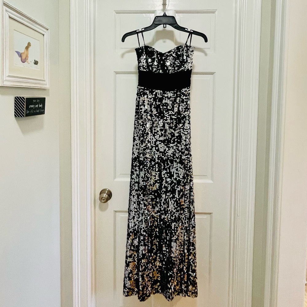 ❤️LAST CHANCE❤️ Macy’s Floor Length Strapless Sequin Gown 🪩